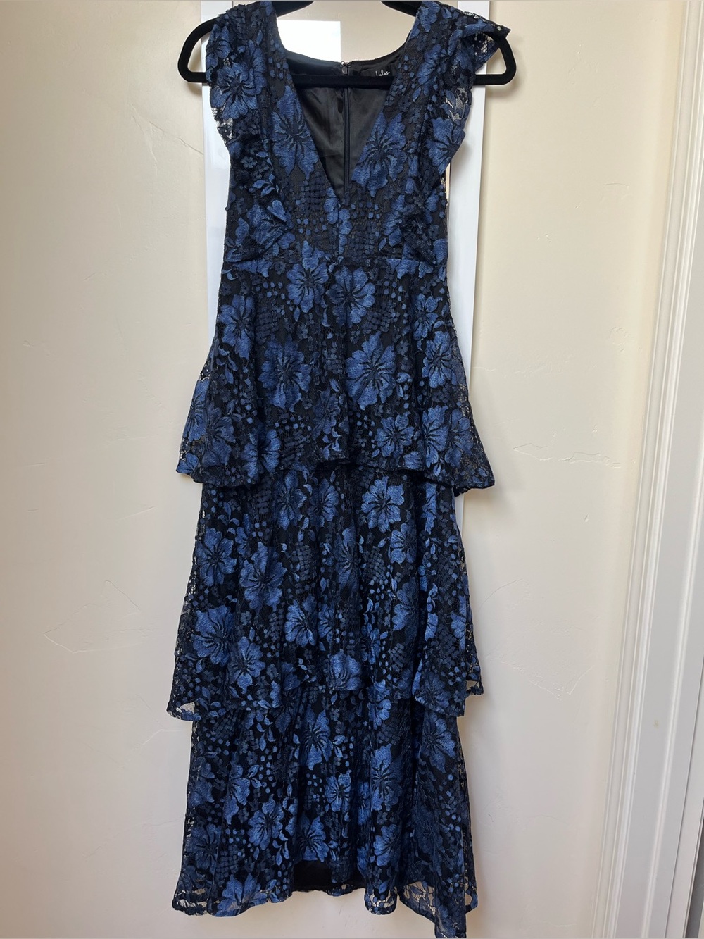 Lulu’s Molinetto Navy Blue Lace Ruffled Tiered Sleeveless Maxi Dress Small EUC